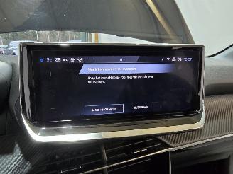 Peugeot 208 1.2 PureTech 100 Allure picture 32