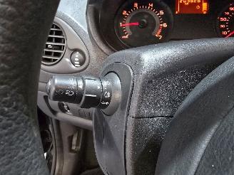 Renault Clio 1.2-16V Special Line picture 22