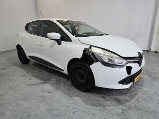 krockskadad bil auto Renault Clio 1.5 dCi ECO Expression 2015/12