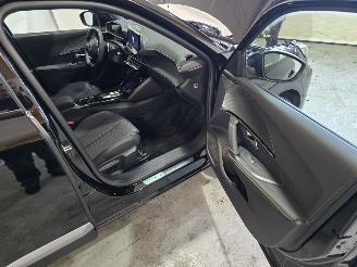 Peugeot 2008 1.2 Hybrid 145 GT picture 12