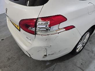 Peugeot 308 1.2 PureTech Blue Lease Executive picture 9