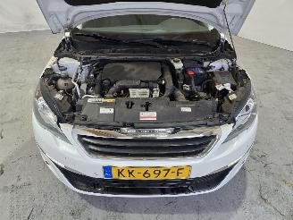 Peugeot 308 1.2 PureTech Blue Lease Executive picture 12