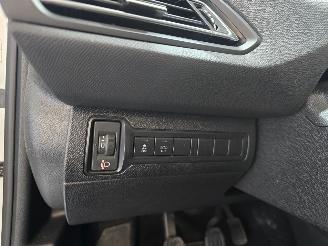 Peugeot 308 1.2 PureTech Blue Lease Executive picture 25