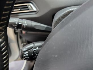 Peugeot 308 1.2 PureTech Blue Lease Executive picture 26