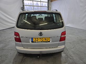 Volkswagen Touran 1.6-16V FSI Optive I picture 6