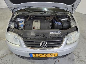 Volkswagen Touran 1.6-16V FSI Optive I picture 10