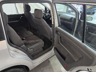 Volkswagen Touran 1.6-16V FSI Optive I picture 13