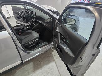 Peugeot e-2008 EV Allure Pack 50 kWh picture 17