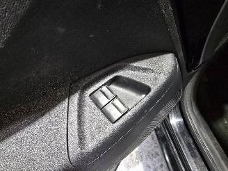 Peugeot 108 1.2 VTi Allure picture 26