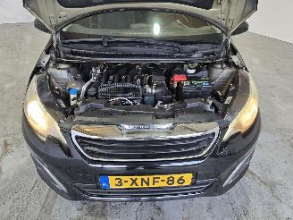 Peugeot 108 1.2 VTi Allure picture 15