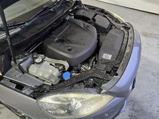 Volvo V-40 2.0 D2 R-Design Bns picture 16