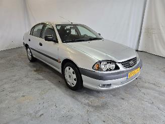 Damaged car Toyota Avensis 1.6-16V Linea Terra 2000/12
