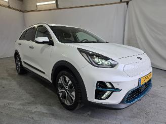 Vaurioauto  passenger cars Kia e-Niro ExecutiveLine 64 kWh 2020/8