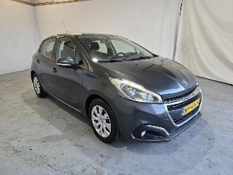 damaged passenger cars Peugeot 208 1.2 PureT. Blue Lion 2017/1