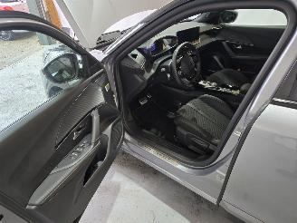 Peugeot e-2008 EV GT 54 kWh picture 24