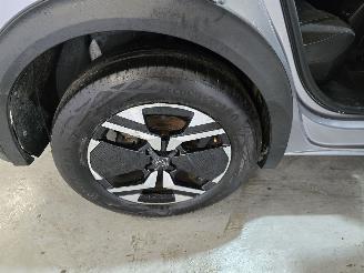 Peugeot e-2008 EV GT 54 kWh picture 20