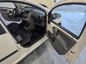 Peugeot 107 1.0-12V XS picture 14