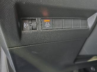 Peugeot 208 1.2 PT picture 26