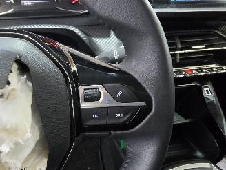 Peugeot 208 1.2 PT picture 30