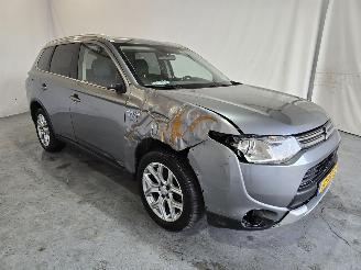 Vaurioauto  passenger cars Mitsubishi Outlander 2.0 Phev Business 2015/8
