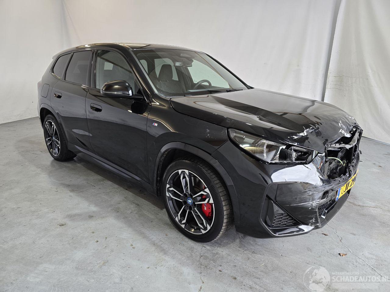 BMW iX eDrive20 67 kWh