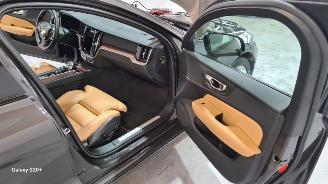 Volvo V-60 2.0 B3 Plus Dark picture 19