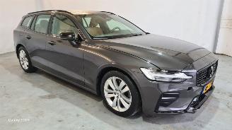 Unfallwagen Volvo V-60 2.0 B3 Plus Dark 2022/9