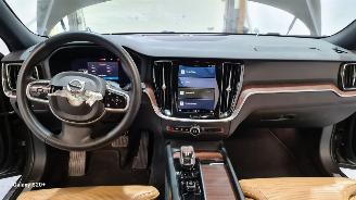 Volvo V-60 2.0 B3 Plus Dark picture 23