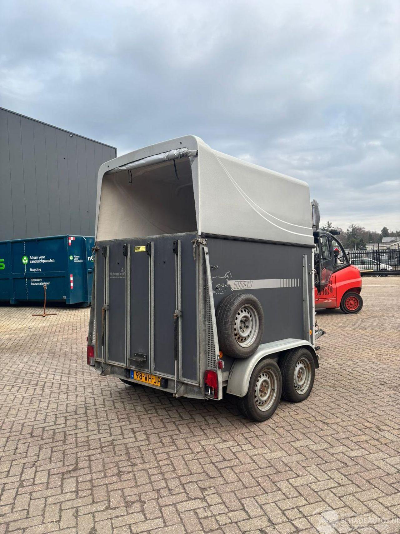 -  Titan Jelsum paardentrailer