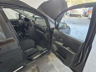 Kia Carens 2.0 CVVT X-clusive 7p. picture 11