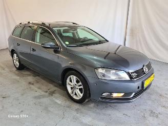Schadeauto Volkswagen Passat 1.6 TDI BlueM. Ex.Ed 2014/1