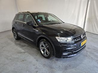 Vaurioauto  passenger cars Volkswagen Tiguan 1.4 TSI ACT Highline Business R 2018/3