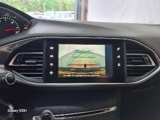 Peugeot 308 1.6 BlueHDI Blue Lease Executive Pack picture 26