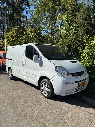 Damaged car Opel Vivaro 1.9 DI L1H1 2002/2