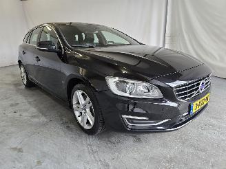 krockskadad bil auto Volvo V-60 2.4 D6 AWD Plug-In Hybrid Summum 2013/8