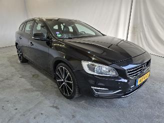 damaged passenger cars Volvo V-60 2.4 D5 Twin Engine R-Design 2016/12