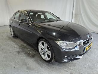 krockskadad bil auto BMW 3-serie 320d EfficientDynamics Edition Executive 2014/1