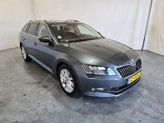 uszkodzony samochody osobowe Skoda Superb 2.0 TDI Style Bns 2018/4