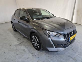 krockskadad bil auto Peugeot 208 1.2 PureTech Allure Pack 2022/3
