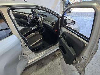 Toyota Aygo 1.0 VVT-i x-play picture 17