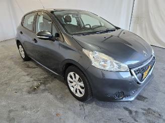 krockskadad bil auto Peugeot 208 1.0 VTi Access 2014/5