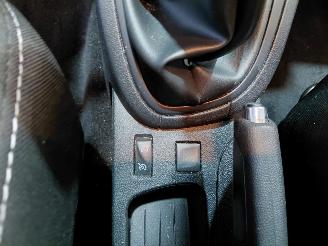 Renault Clio 0.9 TCe Eco2 Expression picture 32