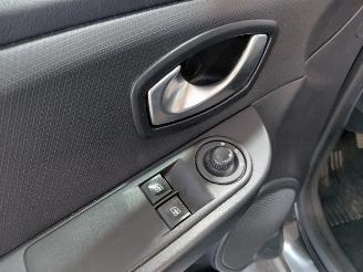 Renault Clio 0.9 TCe Eco2 Expression picture 22