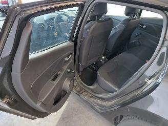Renault Clio 0.9 TCe Eco2 Expression picture 17