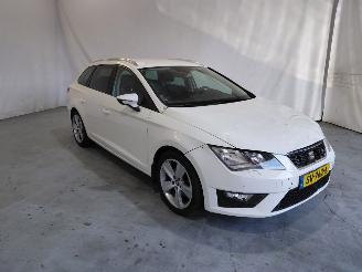 Schadeauto Seat Leon ST 2015/4