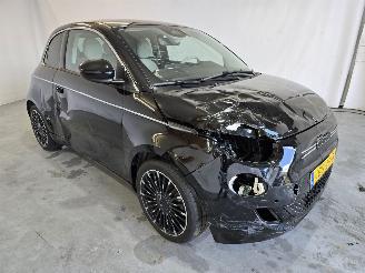damaged passenger cars Fiat 500 3+1 La Prima 42 kWh 2025/9