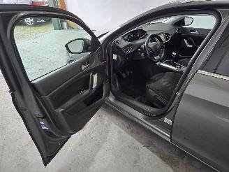 Peugeot 308 1.2 PureTech Allure picture 21