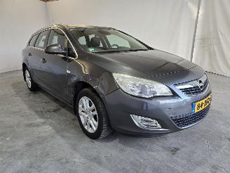 Schadeauto Opel Astra SPORTS TOURER 1.4 2012/5