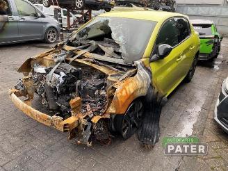Uttjänta bilar auto Peugeot 208 208 II (UB/UH/UP), Hatchback 5-drs, 2019 1.2 Hybrid 110 2025/11