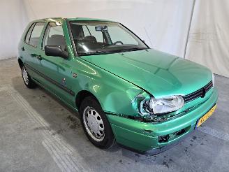 krockskadad bil auto Volkswagen Golf CL 55 KW E2 1996/3